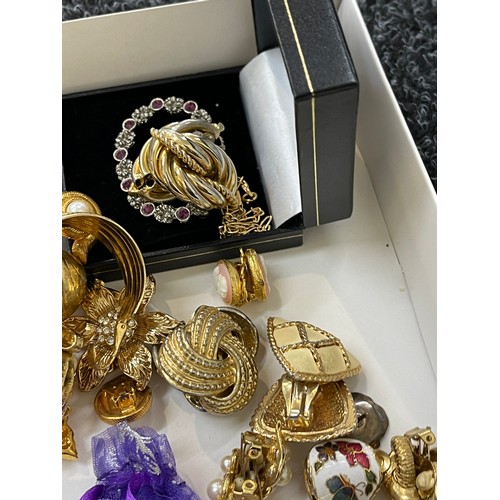 304 - Selection of assorted costume jewellery includes Charms, brooches, clip in earrings etc