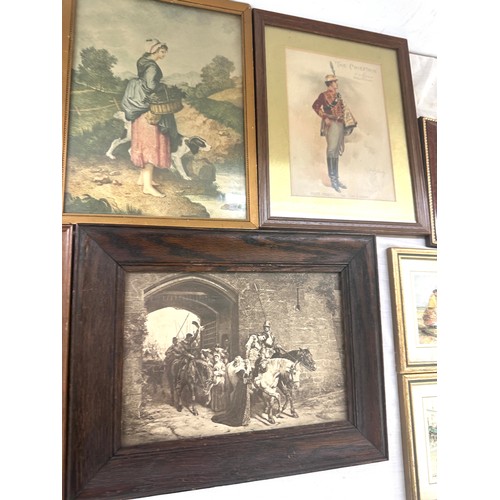 31 - Selection of 8 framed pictures