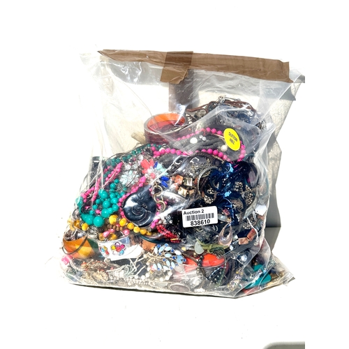 478 - 10kg UNSORTED COSTUME JEWELLERY inc. Bangles, Necklaces, Rings, Earrings.