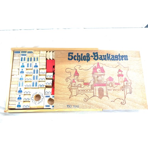 34 - Selection vintage castle blocks in wooden case