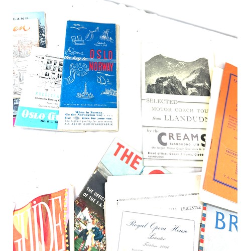 52 - Large selection vintage and later tour guide leaflets to include Oslo, Norway, Bergin, Royal Opera H... 