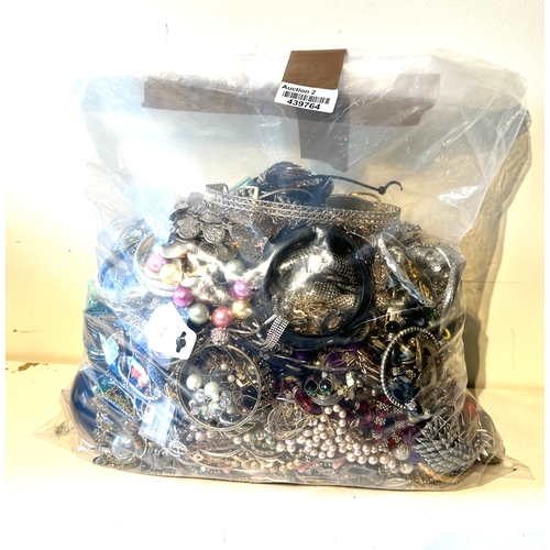 456 - 10kg UNSORTED COSTUME JEWELLERY inc. Bangles, Necklaces, Rings, Earrings.