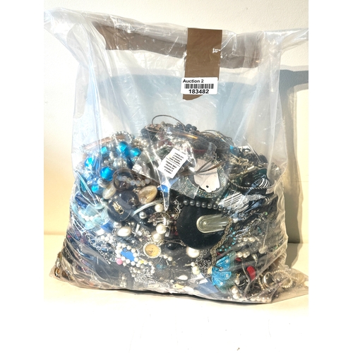 452 - 10kg UNSORTED COSTUME JEWELLERY inc. Bangles, Necklaces, Rings, Earrings.