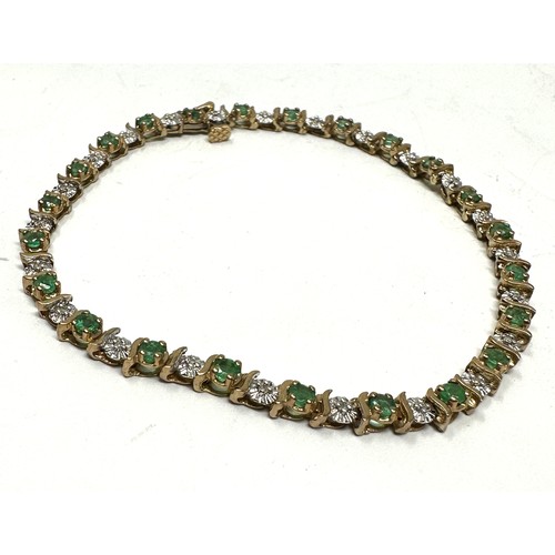 267 - 9ct gold emerald & diamond tennis bracelet (6.3g)