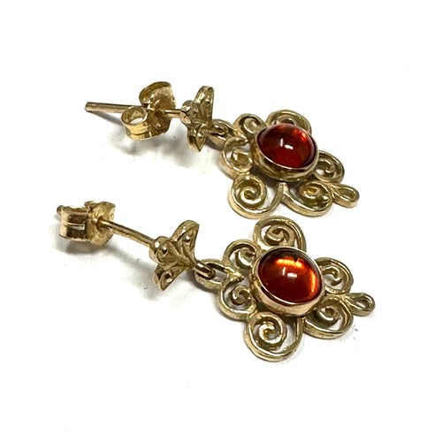 263 - 9ct gold amber ornate drop earrings (2.6g)