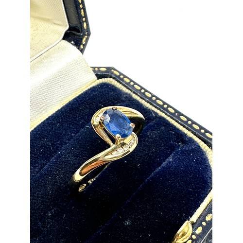 330 - 9ct gold sapphire & diamond ring (2g)