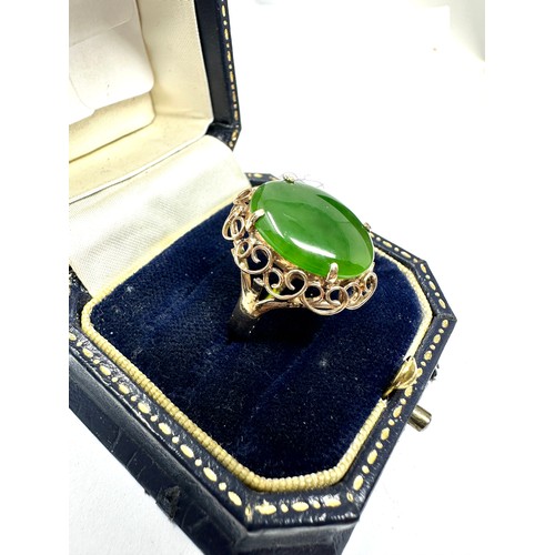 355 - 14ct gold vintage nephrite ring (4.2g)