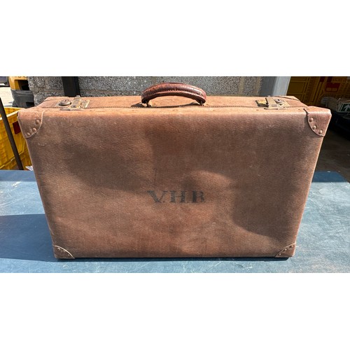 88 - Vintage VHb the bag storage leather travel case