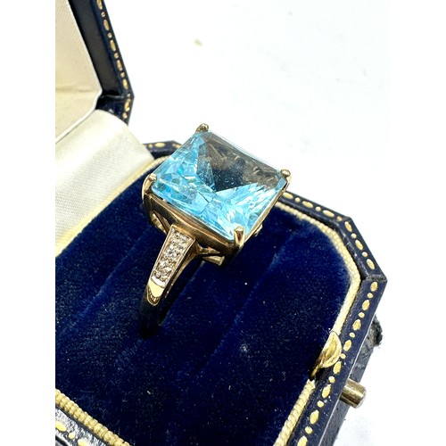 255 - 9ct gold blue topaz & diamond cocktail ring (5.3g)