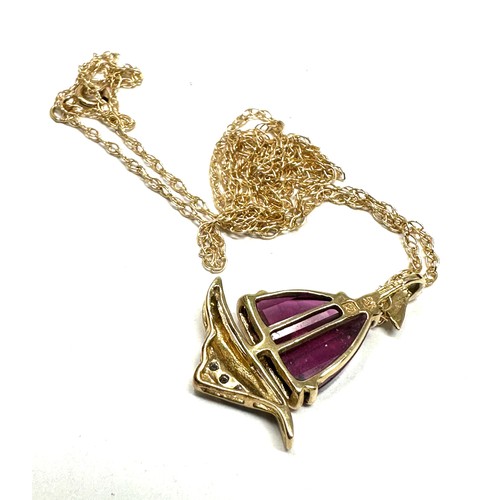 351 - 9ct gold garnet & diamond boat pendant necklace (2.4g)