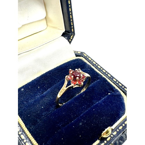 206 - 9ct gold garnet ring (1.1g)