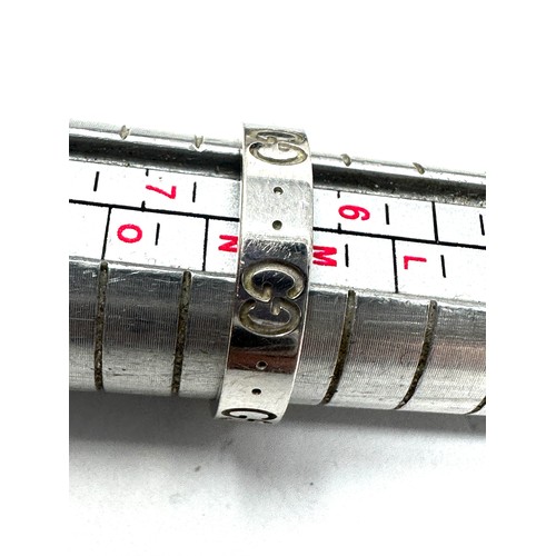 248 - 18ct white gold gucci logo design band ring (3.8g)