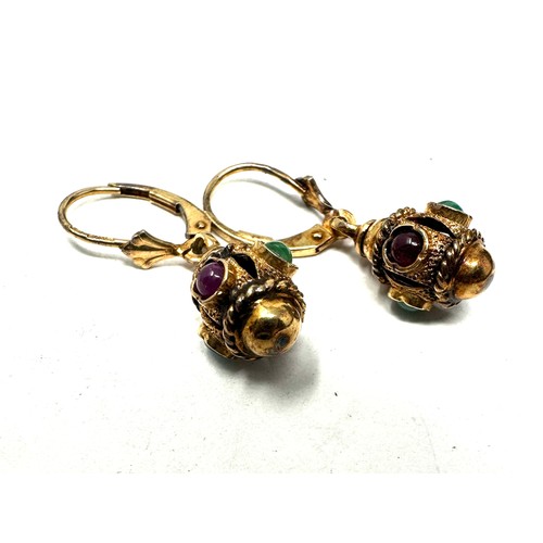 244 - 9ct gold vintage ruby & emerald ornate drop earrings (5g)