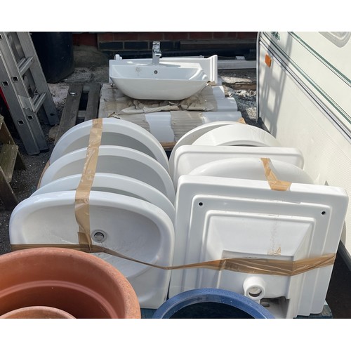 100G - Large selection of assorted sinks and pedestals