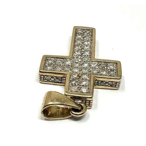 150 - 9ct gold diamond cross 3g