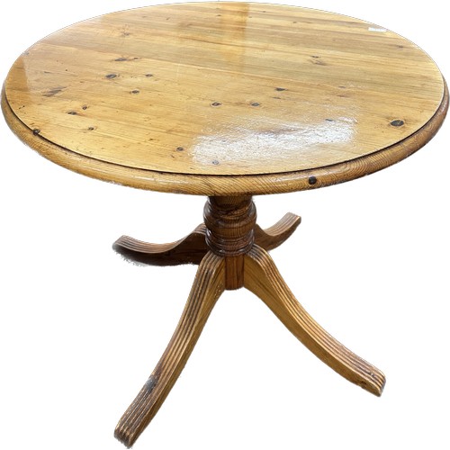 573 - Pine single pedestal dining table, approximate height 29 inches, Diameter 36 inches