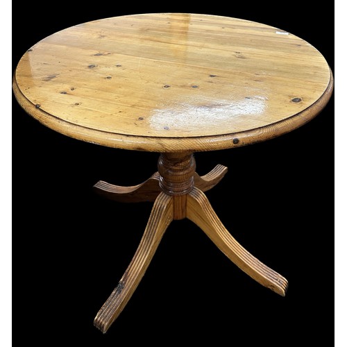 573 - Pine single pedestal dining table, approximate height 29 inches, Diameter 36 inches