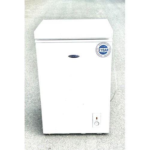 601 - Ice King chest freezer, ch1041h  working order 33.5 inches tall 21.5 inches wide 20.5 inches depth