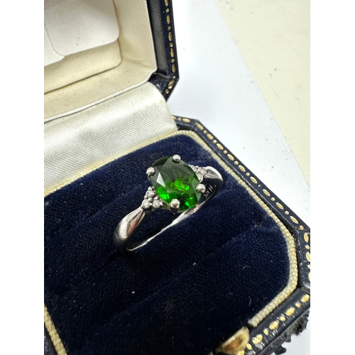 161 - 9ct white gold Diopside & diamond ring 3.2g