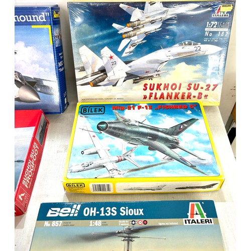 58 - Selection of aircraft models to include Italeri Bell OH-135 Sioux Helicopter, Novo general aircraft ... 