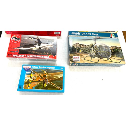 58 - Selection of aircraft models to include Italeri Bell OH-135 Sioux Helicopter, Novo general aircraft ... 