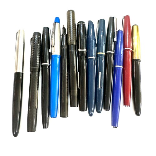 570 - Selection of 13 vintage and later fountain pens includes Queensway, The De Le Ru 14ct nib