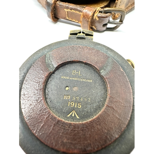 55 - ww1 1915 dated Verners pattern  military compass in leather case