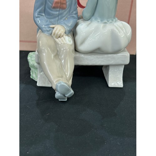 32 - Nao Figurine by Lladro First love couple #1136, in original box, in good overall condition