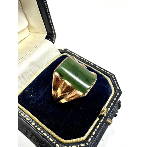 153 - 9ct gold vintage nephrite signet ring (8.5g)