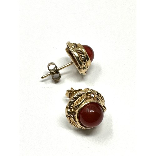 171 - 9ct gold carnelian cabochon set stud earrings (2.8g)