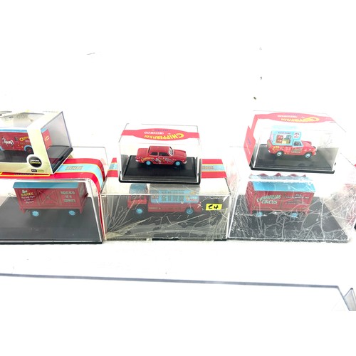 56 - Large selection Oxford diecast Ltd edition Chipperfields Circus vehicles boxed to include model numb... 