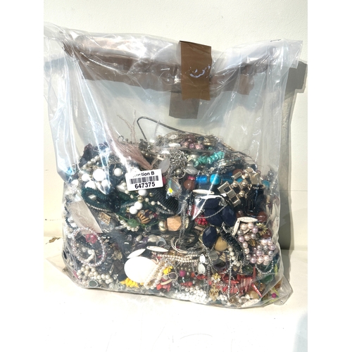 488 - 10kg UNSORTED COSTUME JEWELLERY inc. Bangles, Necklaces, Rings, Earrings.