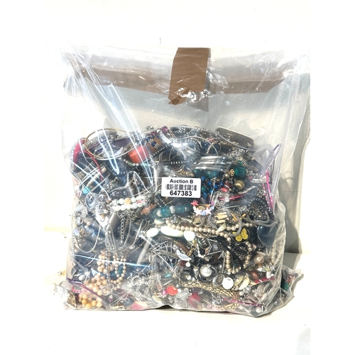 490 - 10kg UNSORTED COSTUME JEWELLERY inc. Bangles, Necklaces, Rings, Earrings.