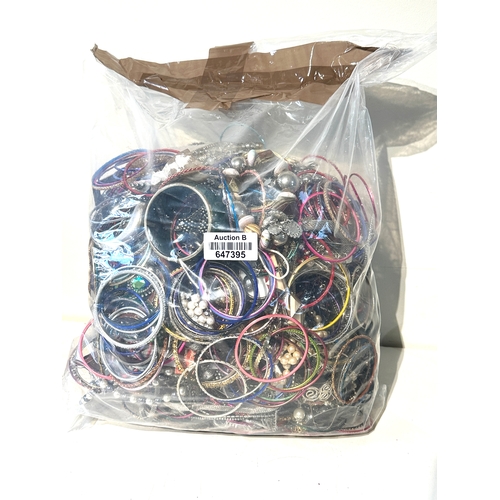 493 - 10kg UNSORTED COSTUME JEWELLERY inc. Bangles, Necklaces, Rings, Earrings.