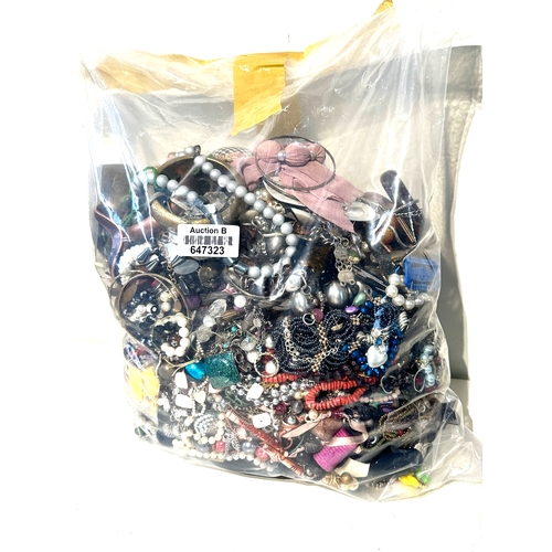 480 - 10kg UNSORTED COSTUME JEWELLERY inc. Bangles, Necklaces, Rings, Earrings.