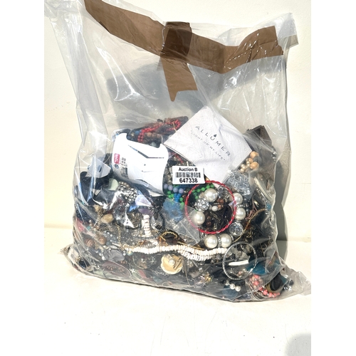 482 - 10kg UNSORTED COSTUME JEWELLERY inc. Bangles, Necklaces, Rings, Earrings.