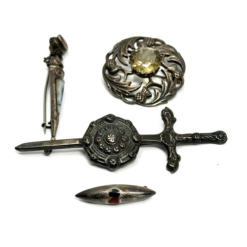 340 - 4 x .925 scottish brooches i (43g)