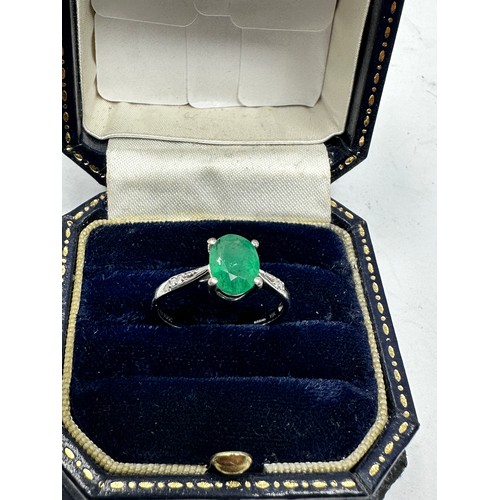 238 - 10ct white gold emerald single stone ring with diamond set shank (2g)