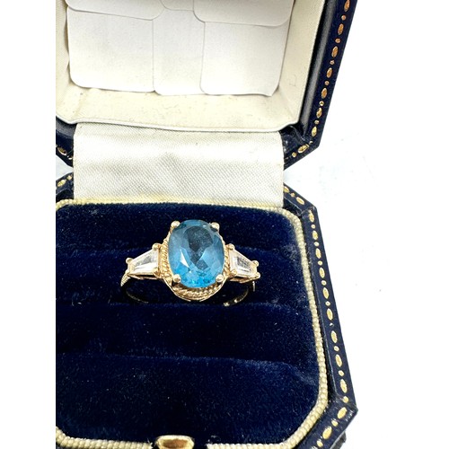 248 - 9ct gold blue & white topaz three stone ring (1.9g)