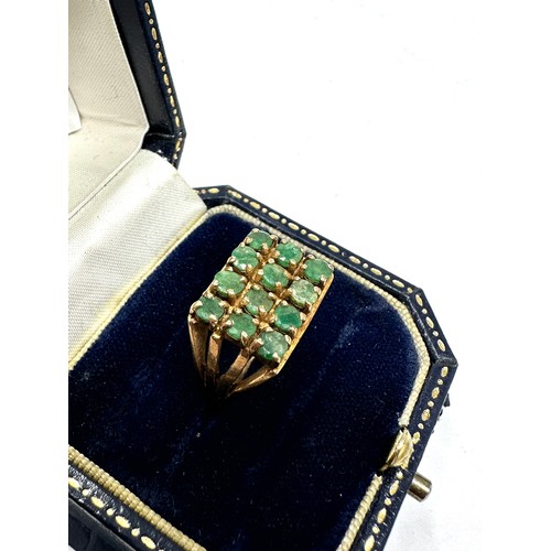 196 - 9ct gold emerald three row ring (4.3g)