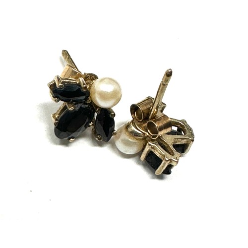 164 - 9ct gold sapphire & cultured pearl stud earrings (1.1g)