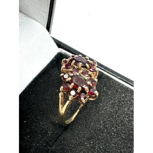 185 - 9ct gold vintage garnet set double cluster ring (3.3g)