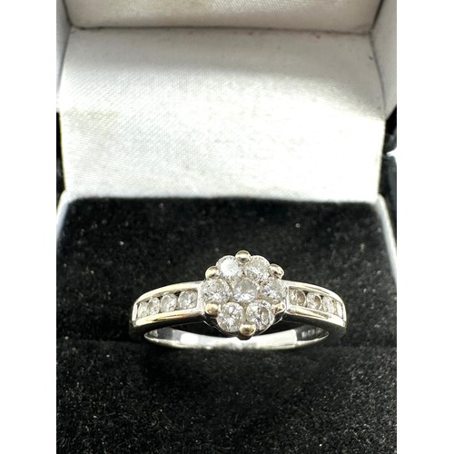 273 - 18ct white gold diamond set cluster ring (3g)