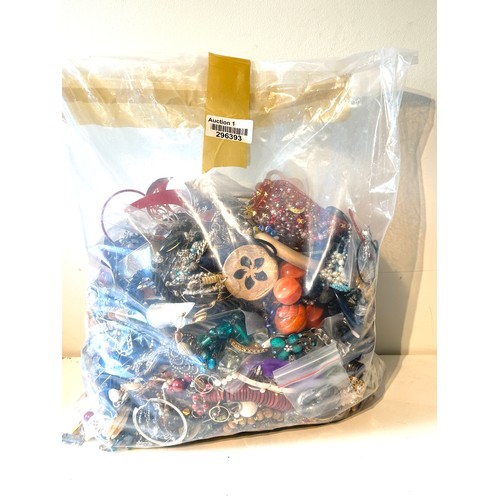 473 - 10kg UNSORTED COSTUME JEWELLERY inc. Bangles, Necklaces, Rings, Earrings.