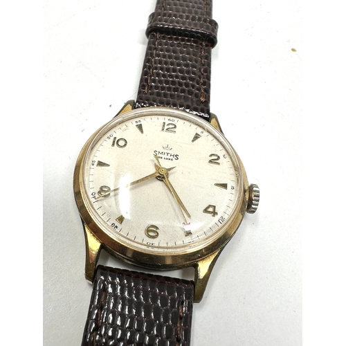 414 - Vintage Smiths de luxe gents wristwatch the watch is ticking