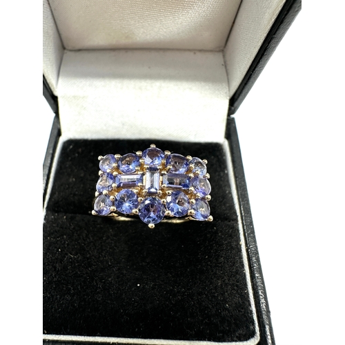 73 - 9ct gold tanzanite ring