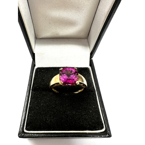 104 - 9ct gold pink topaz ring