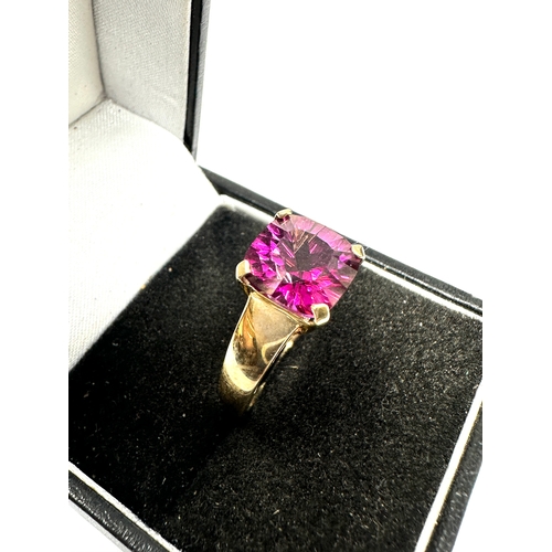 104 - 9ct gold pink topaz ring