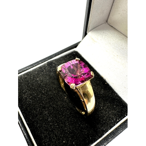 104 - 9ct gold pink topaz ring