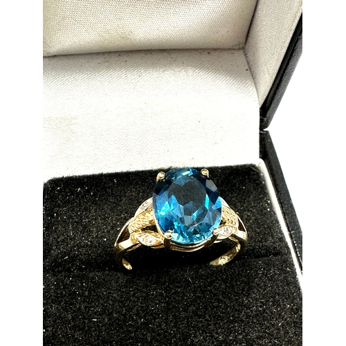 105 - 9ct gold Blue Zircon & diamond ring